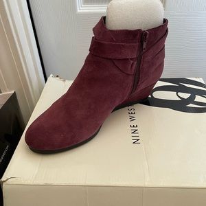 New Nine West Chestnut Suede Boots